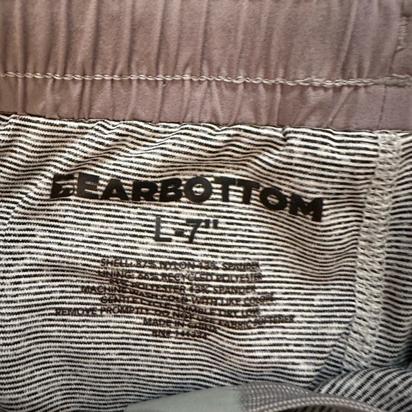 Bearbottom Base short in Gray 7 inch - Picture 2 of 5